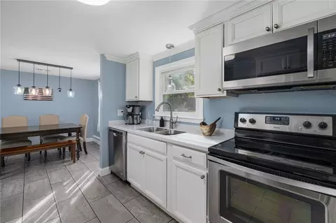 Kitchen - 17 Larchmont Rd, Warwick, RI 02886 photo 3 of 3