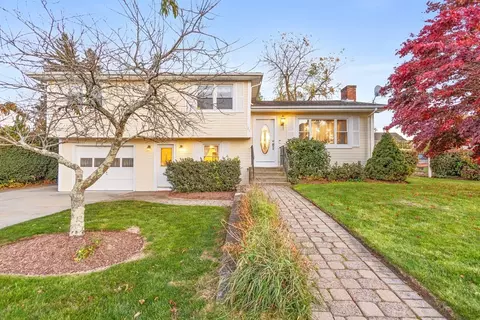 25 Loomis St, Cranston, RI 02920