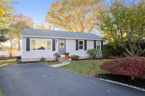 33 Samuel Ct, Cranston, RI 02920