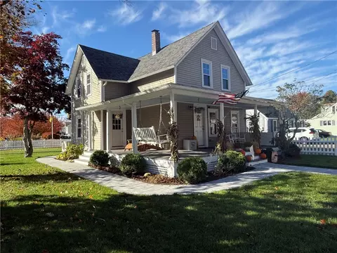 352 Church Ave, Warwick, RI 02889