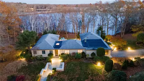 6 Cavalry Dr, Smithfield, RI 02917 photo 1