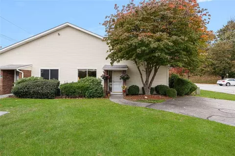 1002 Williamsburg Cir, Warwick, RI 02886 photo 2