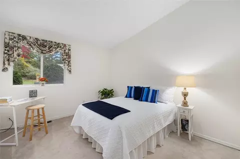 1002 Williamsburg Cir, Warwick, RI 02886 photo 19