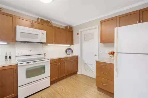 1002 Williamsburg Cir, Warwick, RI 02886 photo 12