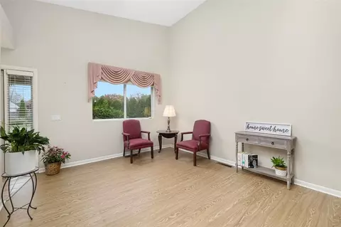 1002 Williamsburg Cir, Warwick, RI 02886 photo 3