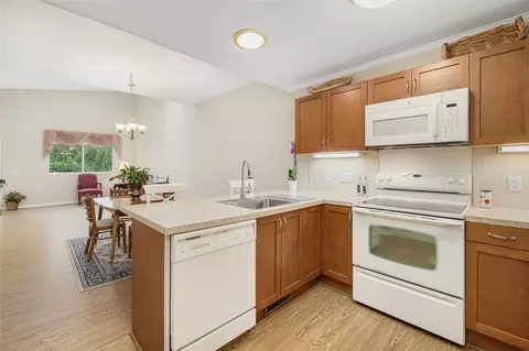 1002 Williamsburg Cir, Warwick, RI 02886 photo 13
