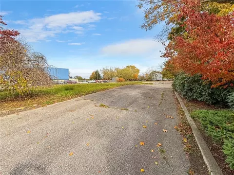 149 Main Rd, Middletown, RI 02842 photo 3