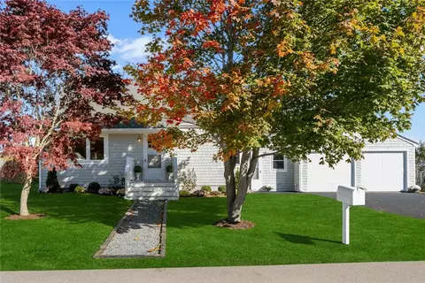 63 Clearview Ave, Portsmouth, RI 02871