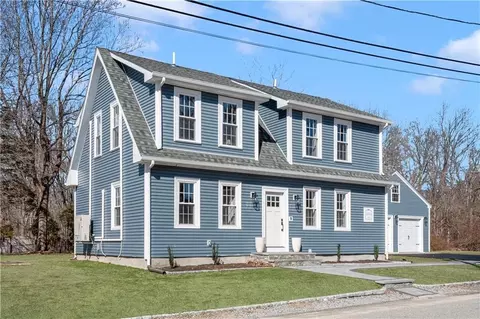 8 Clinton Ave, Hope, RI 02831