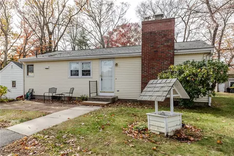 28 Lakeview Dr, Greenville, RI 02828