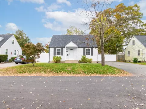 170 Calderwood Dr, Warwick, RI 02886