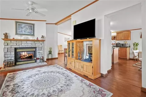 16 Giovanni-rose Ct, Coventry, RI 02816