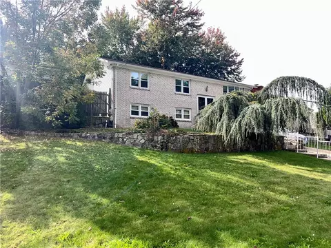91 Curry Rd, Cranston, RI 02920