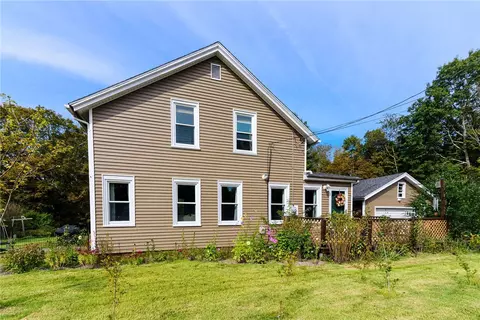 272 Spring St, Hope Valley, RI 02832