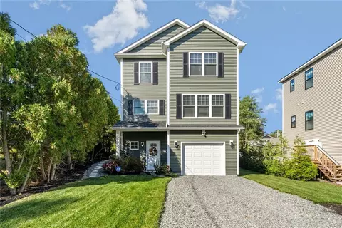 21 Wuddall Ave, Warwick, RI 02889