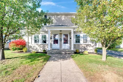 10 Maplewood Dr, Pawtucket, RI 02861