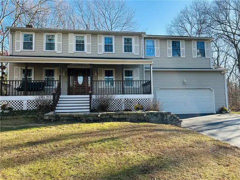 55 Whisper Ln, North Kingstown, RI 02852