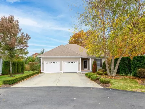 17 Jaclyn Dr, Coventry, RI 02816
