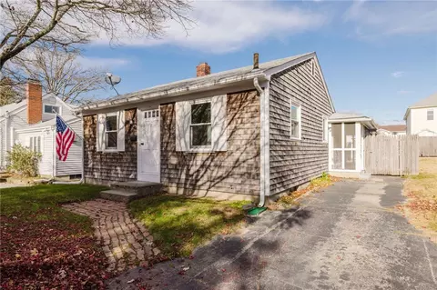 17 Whitaker Ave, Rumford, RI 02916