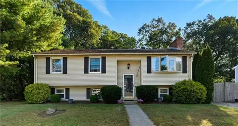 37 Carriage Rd, Cranston, RI 02920