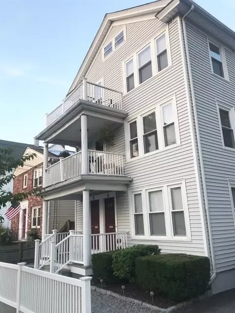 15 Pinehurst Ave, Providence, RI 02908