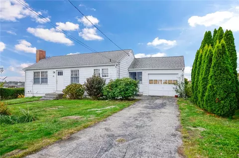 45 Leonard Bodwell Rd, Narragansett, RI 02882