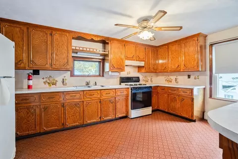 Kitchen - 39 Broad St, Warren, RI 02885 photo 2 of 6