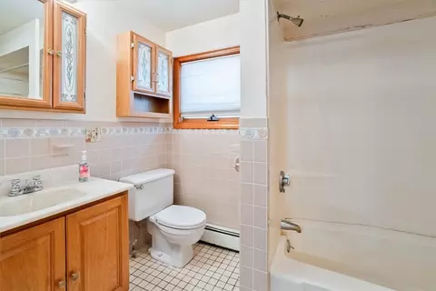 Bath - 39 Broad St, Warren, RI 02885 photo 1 of 3