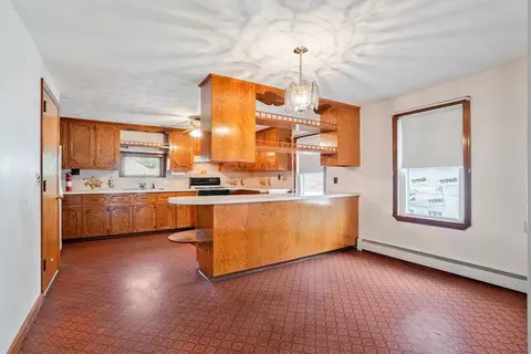 Kitchen - 39 Broad St, Warren, RI 02885 photo 4 of 6