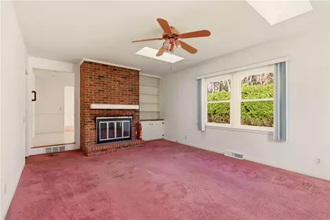 Living - 46 Tanglewood Dr, Riverside, RI 02915 photo 7 of 9