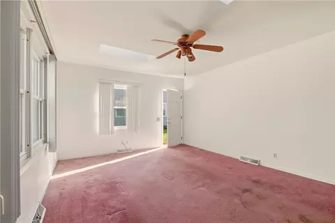 Living - 46 Tanglewood Dr, Riverside, RI 02915 photo 6 of 9
