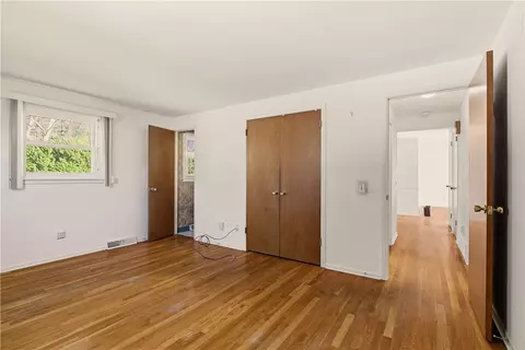Bedroom - 46 Tanglewood Dr, Riverside, RI 02915 photo 8 of 9