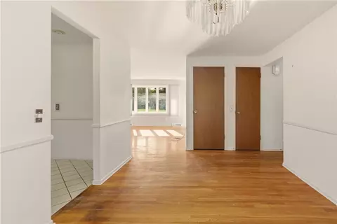 Living - 46 Tanglewood Dr, Riverside, RI 02915 photo 5 of 9
