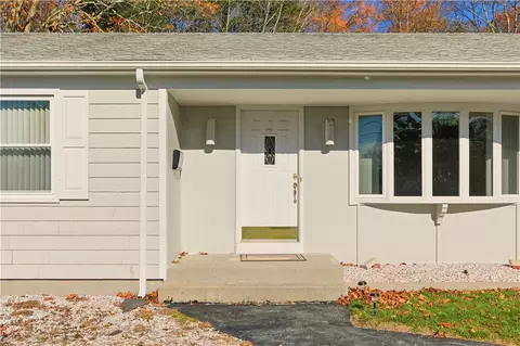 Exterior - 46 Tanglewood Dr, Riverside, RI 02915 photo 3 of 13