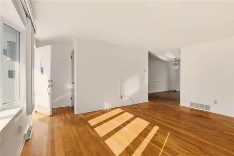 Living - 46 Tanglewood Dr, Riverside, RI 02915 photo 3 of 9