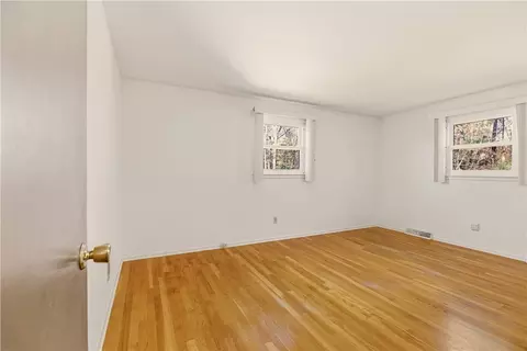 Bedroom - 46 Tanglewood Dr, Riverside, RI 02915 photo 7 of 9