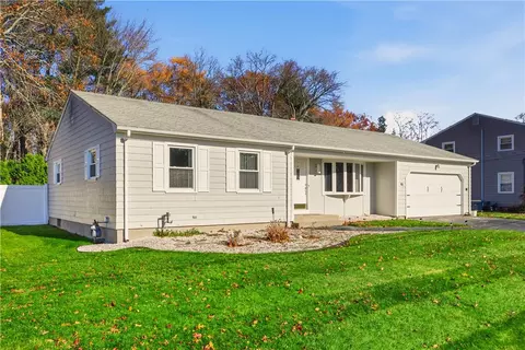 Exterior - 46 Tanglewood Dr, Riverside, RI 02915 photo 2 of 13