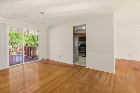 Living - 46 Tanglewood Dr, Riverside, RI 02915 photo 4 of 9