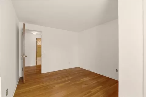 Bedroom - 46 Tanglewood Dr, Riverside, RI 02915 photo 3 of 9