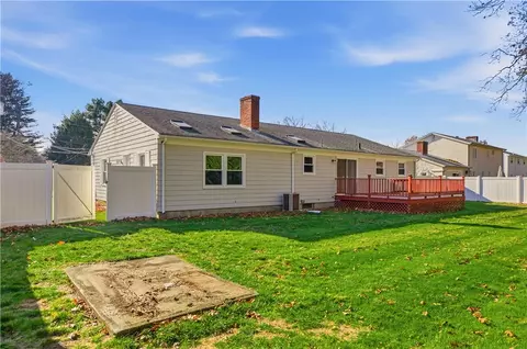 Exterior - 46 Tanglewood Dr, Riverside, RI 02915 photo 9 of 13