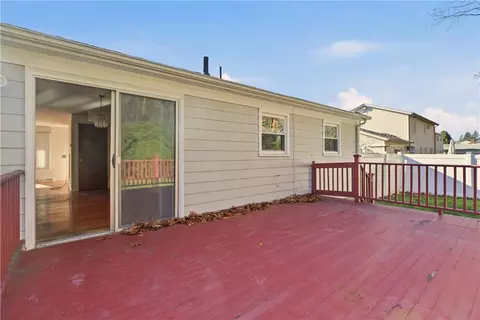 Exterior - 46 Tanglewood Dr, Riverside, RI 02915 photo 5 of 13