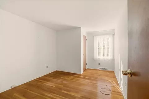 Bedroom - 46 Tanglewood Dr, Riverside, RI 02915 photo 1 of 9