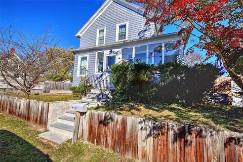 93 Narragansett Ave, Riverside, RI 02915