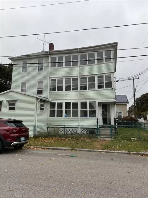 118 Chaplin St, Pawtucket, RI 02861