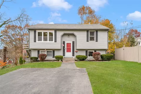 8 Dorr St, Cumberland, RI 02864