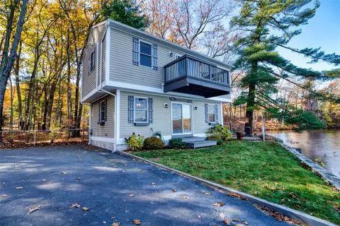 14 Mowry Dr, Smithfield, RI 02917