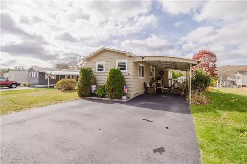 24 Sherwood Valley Ln, Coventry, RI 02816