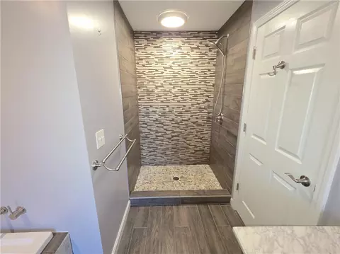 Bath - 302 Chopmist Hill Rd, Glocester, RI 02814 photo 5 of 9