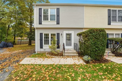 30 Riverwoods Ct, Rumford, RI 02916