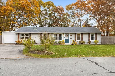 28 Chatworth Ave, Warwick, RI 02886